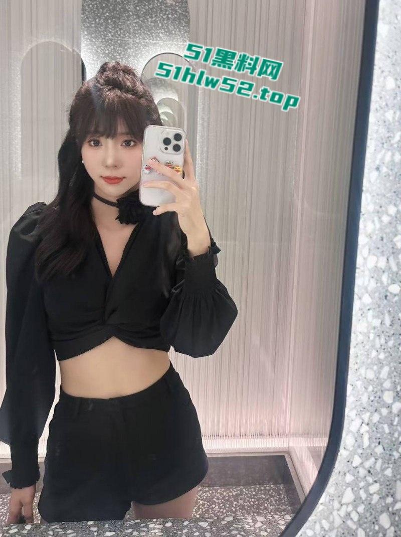 广东中山极品车模【高雅雯】为淘金放弃尊严毫无底线,甘愿沦为金主精盆供其肆意发泄使用!-1