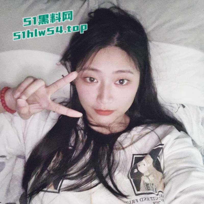 瓜友投稿曝光自己反差女友，喜欢镜前看自己被操，淫荡模样 母狗属性简直拉满！-3