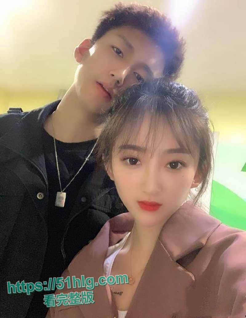 抖音650万粉丝夫妻档网红【狗子与我】早年不雅视频全网疯求！大奶母狗露脸舔屌骚态尽显-1