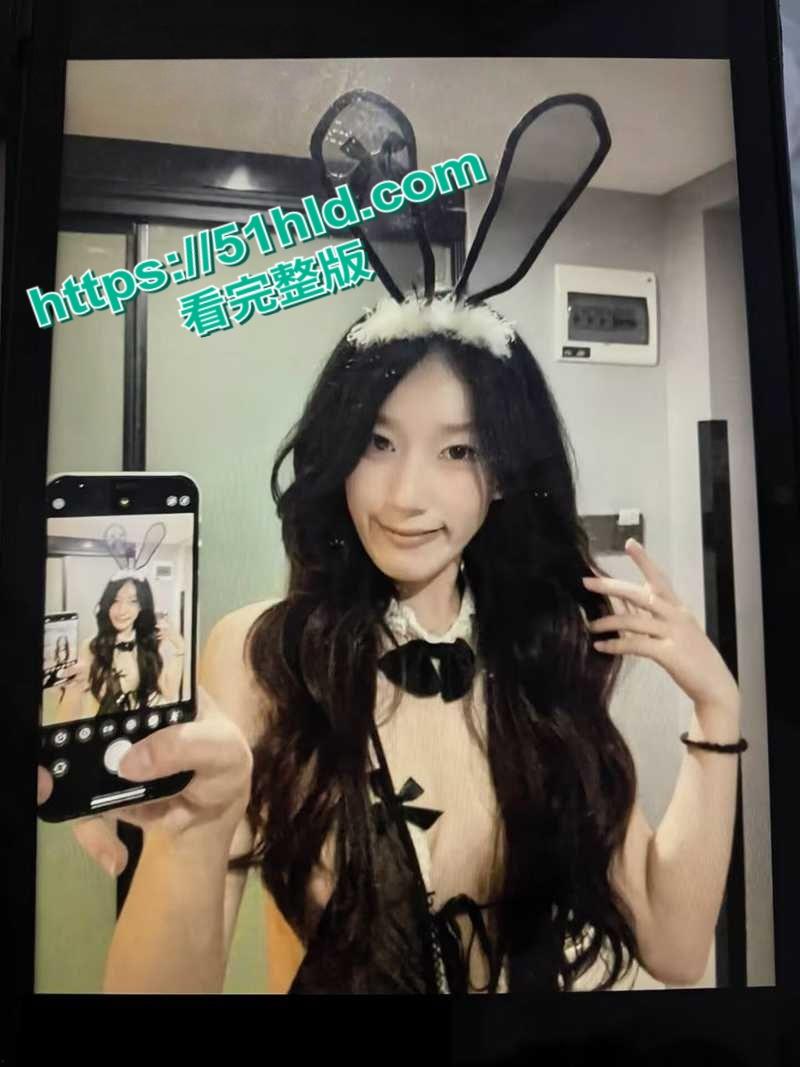 北漂小骚货【杨琪】为上位与老板激情缠绵，后入女上情趣装护士装视频惨遭泄露！-1