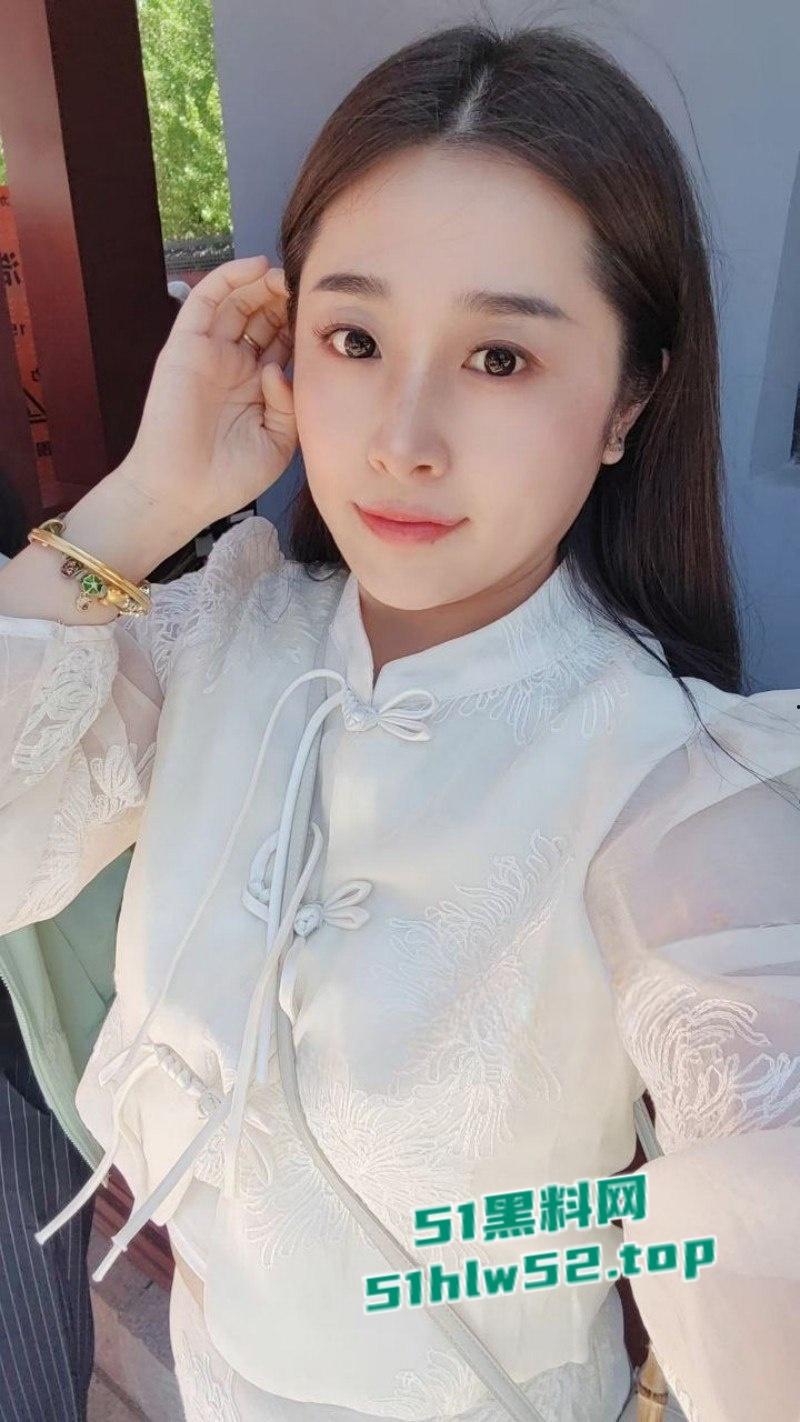 黑龙江伊春36岁化学老师【王玉萍】性欲奇强母狗，出轨老公同事酒店约炮被操出一身汗！-1