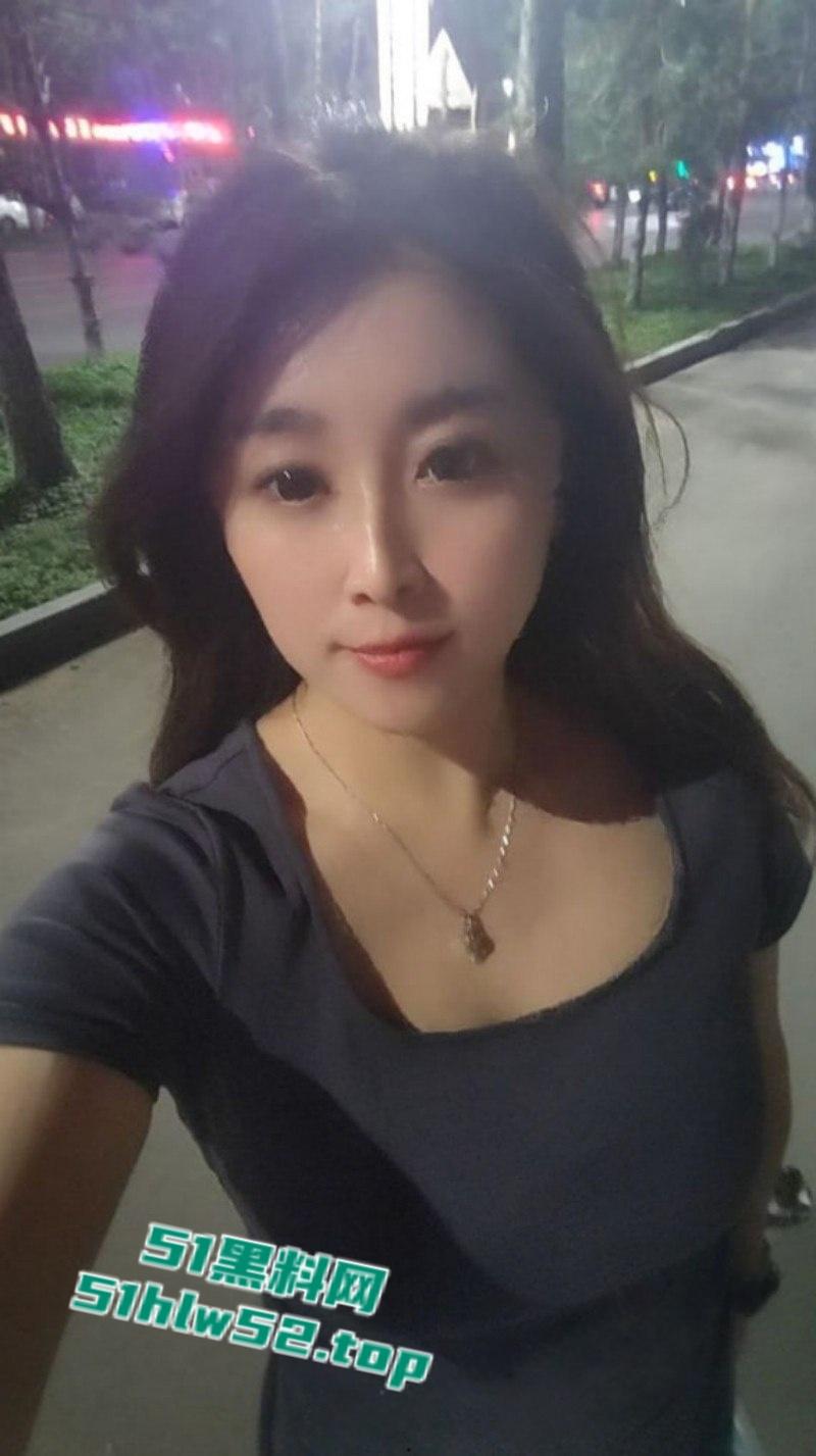 黑龙江伊春36岁化学老师【王玉萍】性欲奇强母狗，出轨老公同事酒店约炮被操出一身汗！-3