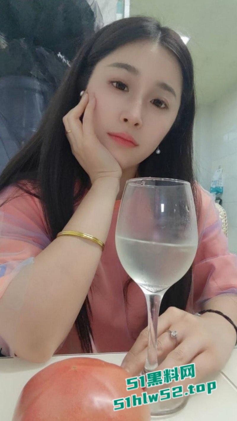 黑龙江伊春36岁化学老师【王玉萍】性欲奇强母狗，出轨老公同事酒店约炮被操出一身汗！-4