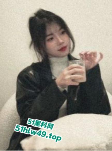 宁波大学骚母狗【潘钰洁】管理学院性感尤物，白月光女神却成为富二代性奴母狗，视频被全校疯传。-6