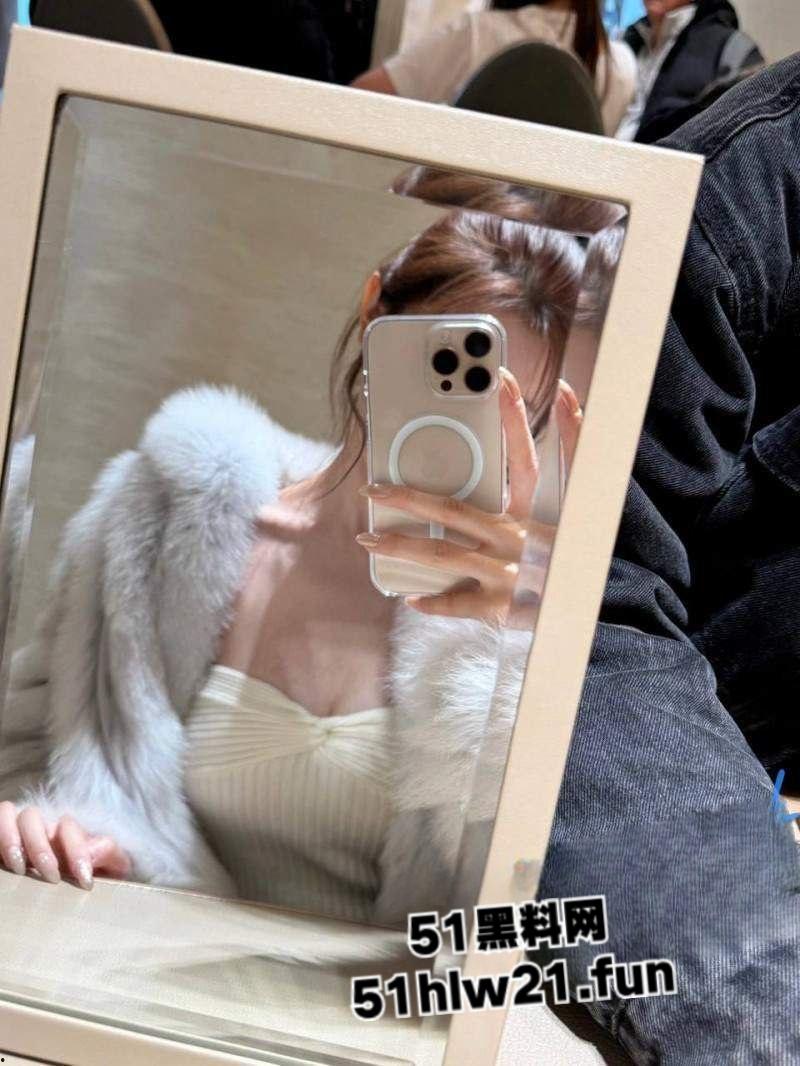 伦敦政治大学留学生【潘果果】心甘情愿做富二代母狗，各种调教抽打虐待无毛嫩穴，白富美小妞到国外就是浪逼。-7