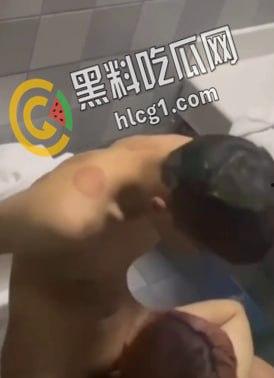 河北衡水嫩妹想当大嫂蒋马娇把第一次交给社会拔罐大哥被人曝光床上血迹斑斑，在洗手台狂操不止！厕所口交中出，超舒服，拍视频的哥们也馋了-3