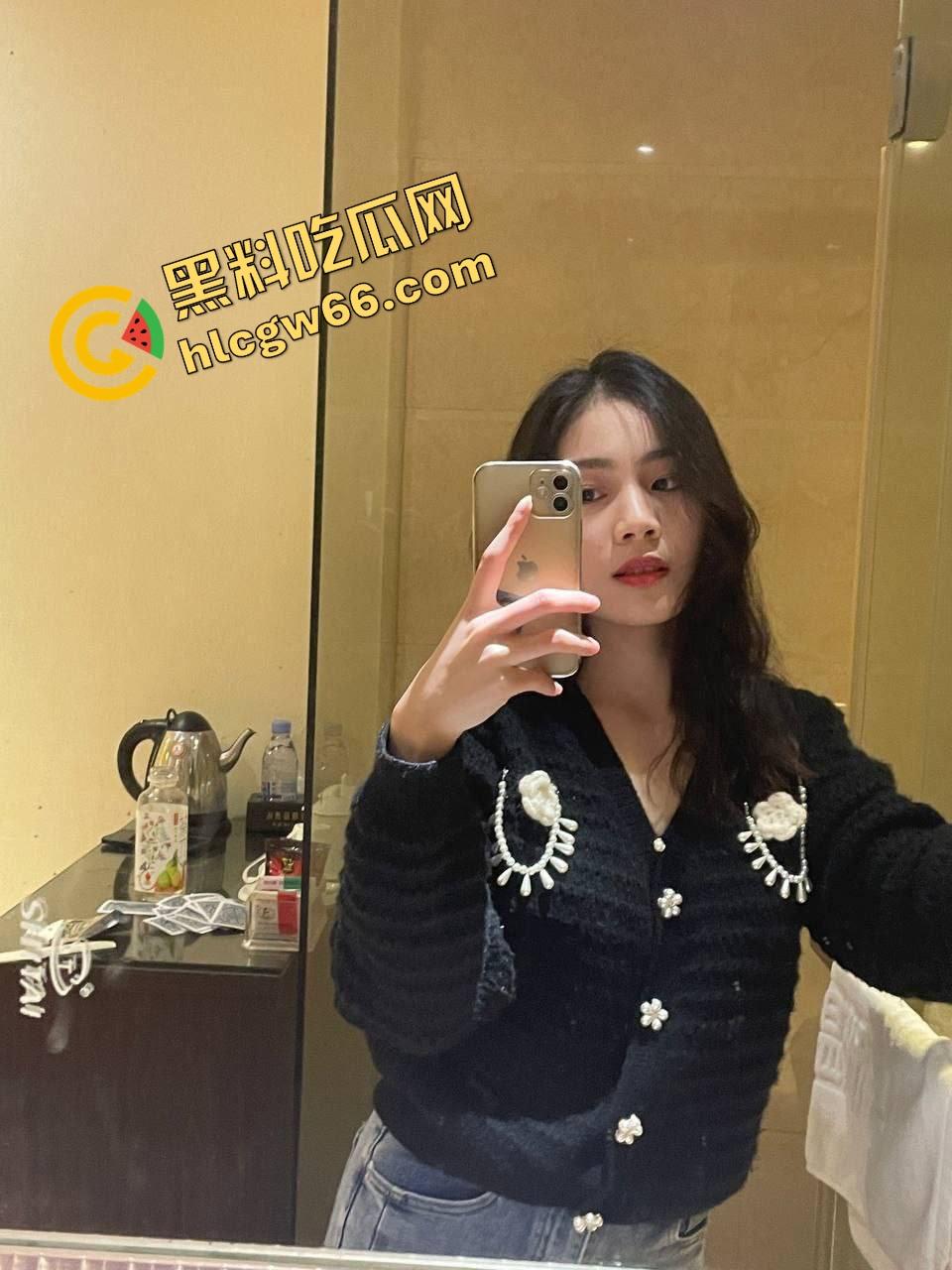 北京反差婊老师【高芳敏】从补课斯文女变老浪货,离婚十多年骚成破洞,轮操松得挂乳环拳交在即!-1