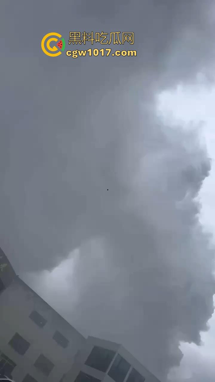 江苏无锡澄星磷化工厂发生大爆炸！疑似出现有毒气体，工厂周围被烟雾笼罩，极其像末日世界场景！-5