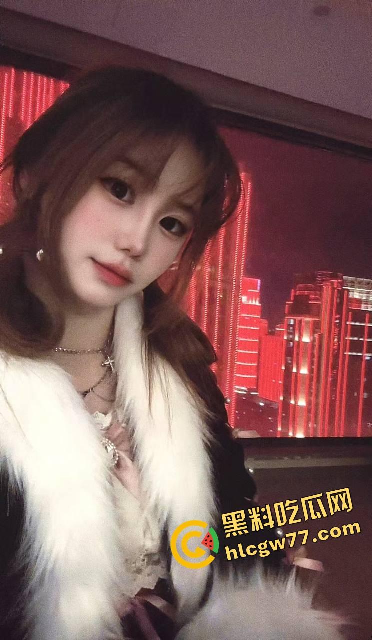 魔都艺术校花『欧易帆』堕落成富豪玩具,白嫩骚穴被车震干爆,窗帘一拉对着路人狂喷水!-6