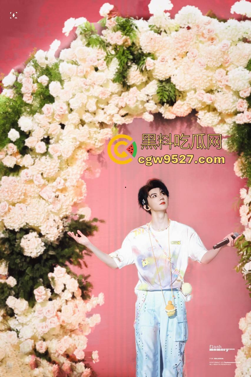 咱就是说能吃上这么极品的清纯萝莉，全靠我马嘉祺哥哥！个人骚舞把迷妹性欲都勾出来了，得不到哥哥就随便找个屌！-3