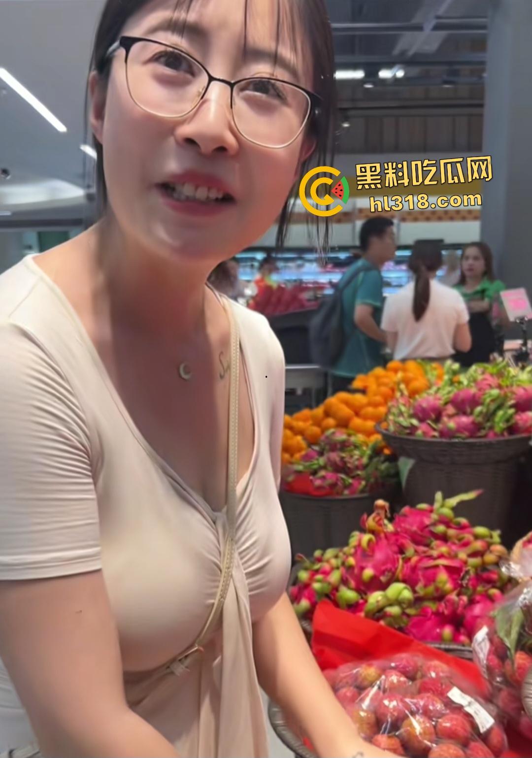 抖音旅游博主【水子在澳洲】八字吊钟巨乳狂撸男友小鸡巴，乳交秒射太快，这金针菇真是暴殄天物！-2