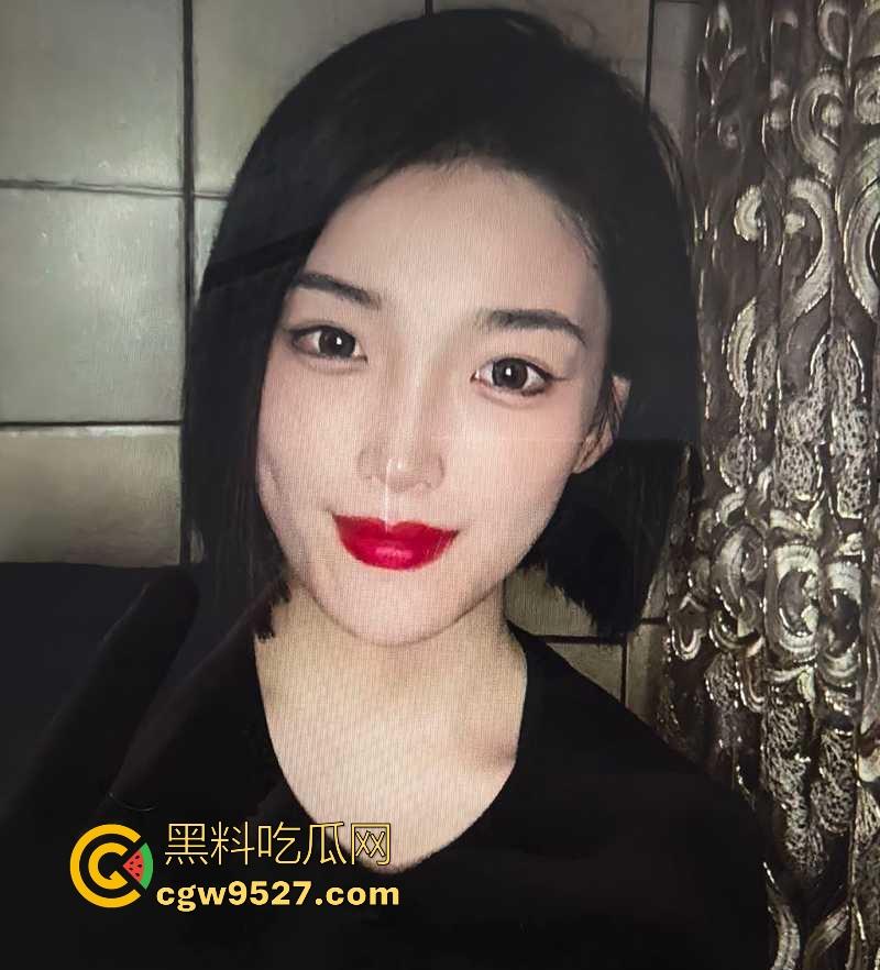 安徽工商学院00后嫩妹【李小晴】性爱私拍曝光，身材娇小却臀部饱满，无套情趣装火辣诱人，蜜汁肥穴淫水狂流！-4