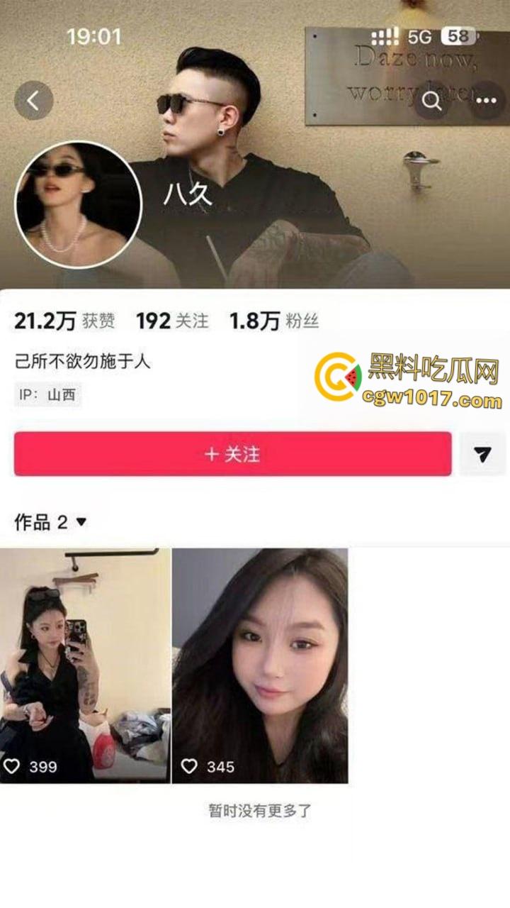 山西临汾高颜值网红【八九】，金主定制自慰视频流出，对镜全裸脱衣自拍，纤指狂扣粉嫩骚逼，反差母狗呻吟销魂！-1