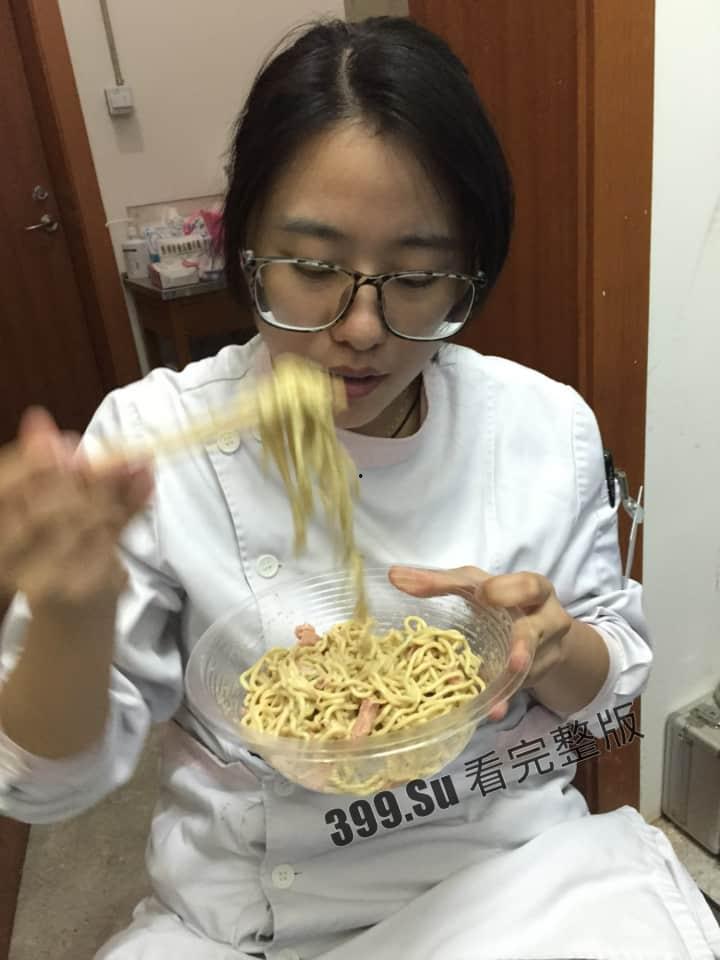 露脸轻熟女 #陆丽 海量自拍32v流出 十个眼镜九个骚 被操时还在和员工打电话 克制着不敢叫床 很刺激很反差 配合情郎喜好各种制服-3