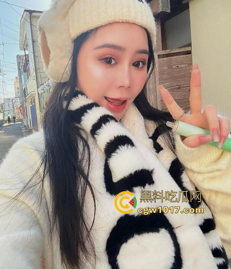 大神爆光约炮高颜值网美【洪七】甜美外表极品尤物身材，露脸口交18厘米大鸡巴整根吞没，骚逼骑乘后入疯狂榨精！-4