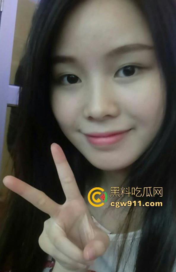 广州外企白领高管【沈佳奕】跟男友自拍啪啪流出，口交深喉吞精，一线天白虎嫩穴猛插，直接看射了！-1