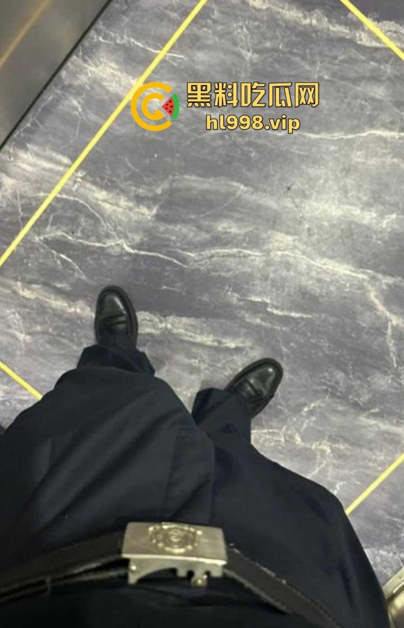 民警变成变态淫魔！外网发布与女警的性爱视频，穿警服口交、后入爆操，极品警花无处遁形！-11