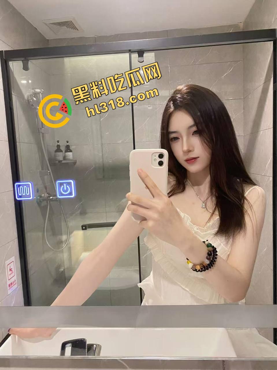 偷操哥哥女友，她贱到不让拍还死命夹，嘴上说再内射就咬断鸡巴，其实浪得要命，操爽了就射里面！-2