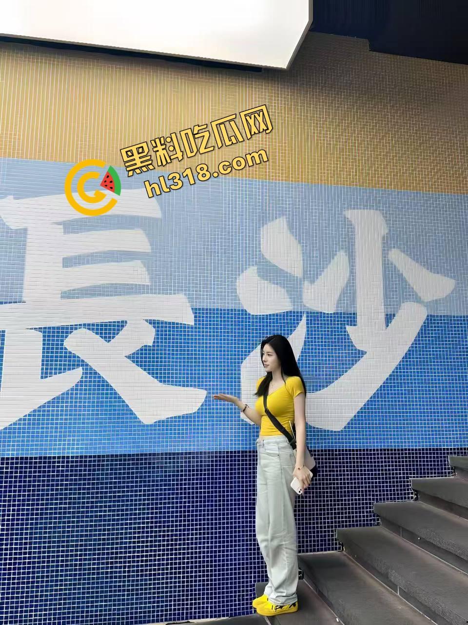 偷操哥哥女友，她贱到不让拍还死命夹，嘴上说再内射就咬断鸡巴，其实浪得要命，操爽了就射里面！-3