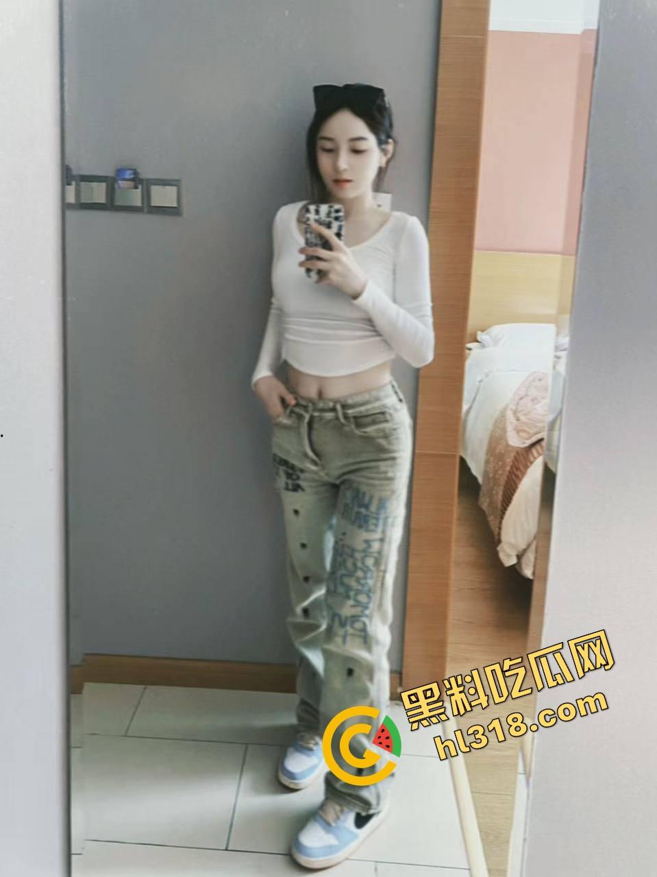 偷操哥哥女友，她贱到不让拍还死命夹，嘴上说再内射就咬断鸡巴，其实浪得要命，操爽了就射里面！-4