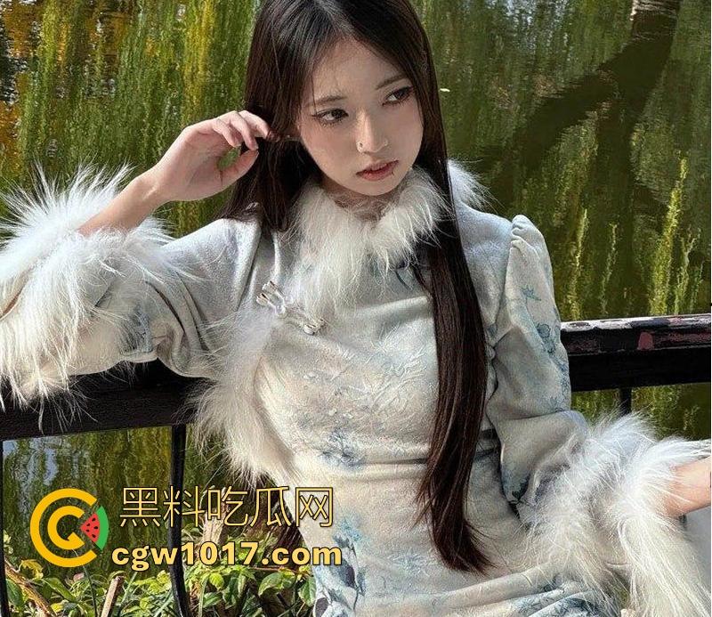 成都医科大学【徐梦梦】反差唇钉妹，冷清女神调教成淫荡母狗，穿黑丝JK跪舔金主肉棒，被后入猛干到外翻！-2