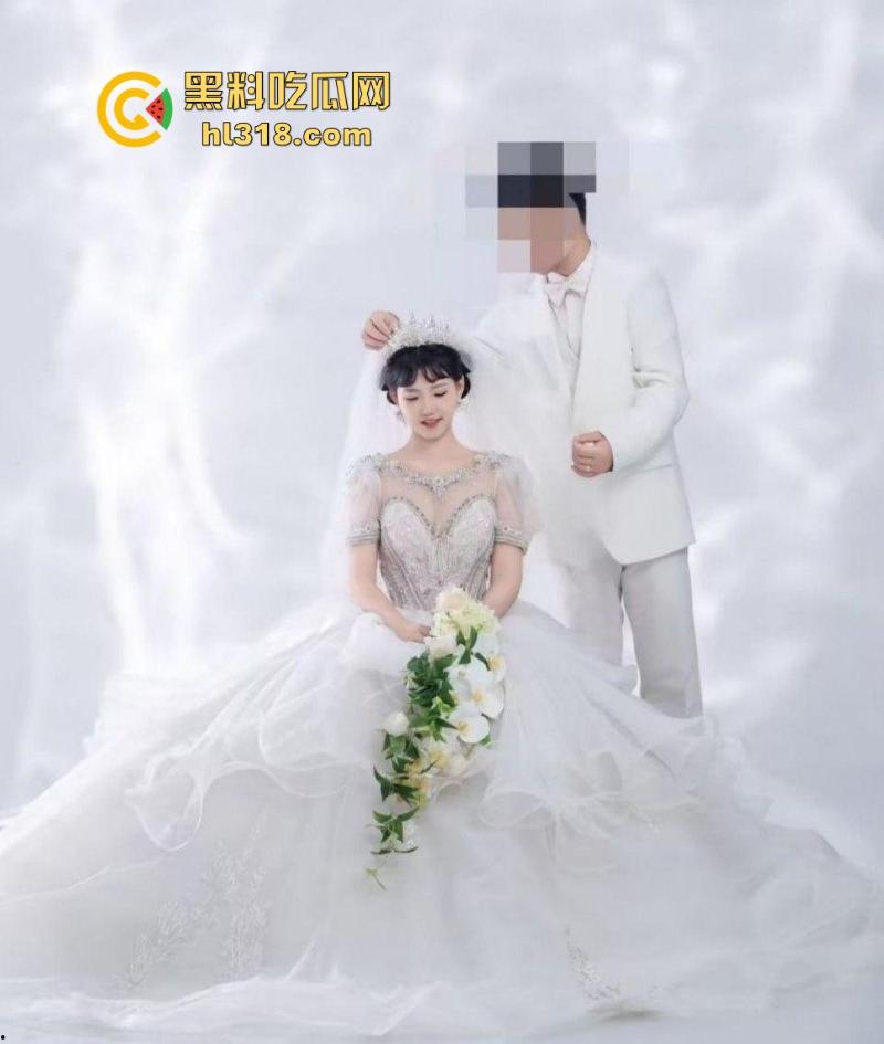 西安极品魅魔淫娃【李嘉馨】 订婚后仍不安于现状，痴迷炮友大屌，趁丈夫出差送逼上门，被暴操到淫水狂喷！-4