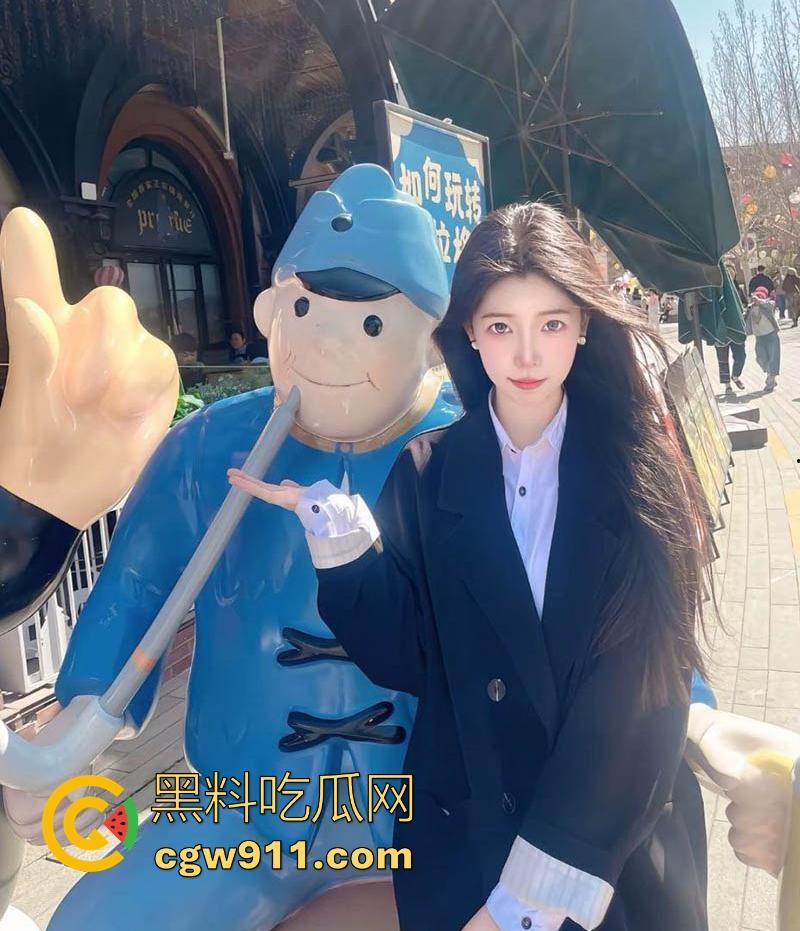 杭州酒吧极品小公主【姜丽君】夜店女王甜美脸蛋，被带走酒店玩弄，对镜口交疯狂后入，极其淫荡！-3