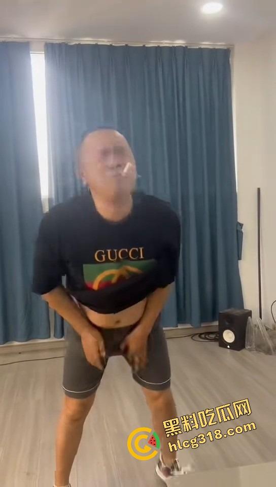 深圳户外瑜伽裤妹子太顶了,大爷看完鸡巴硬成钢,怒放鞭炮和二弟割席断交,给它点个炮看它还敢不敢硬!-11