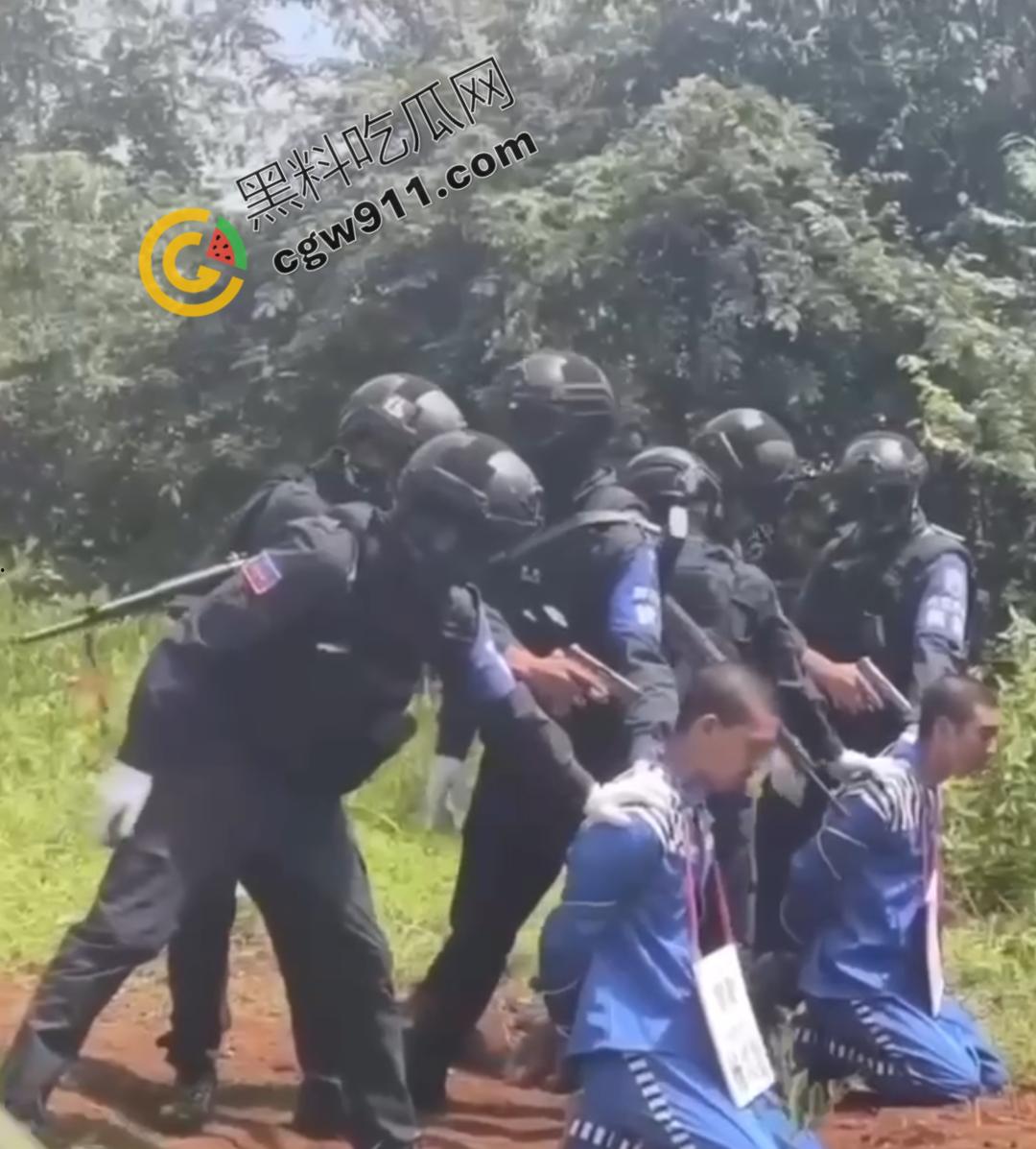 缅甸木邦枪决现场视频流出！枪声轰鸣，血流成河，七命赴死，凄惨一幕惊心动魄-6