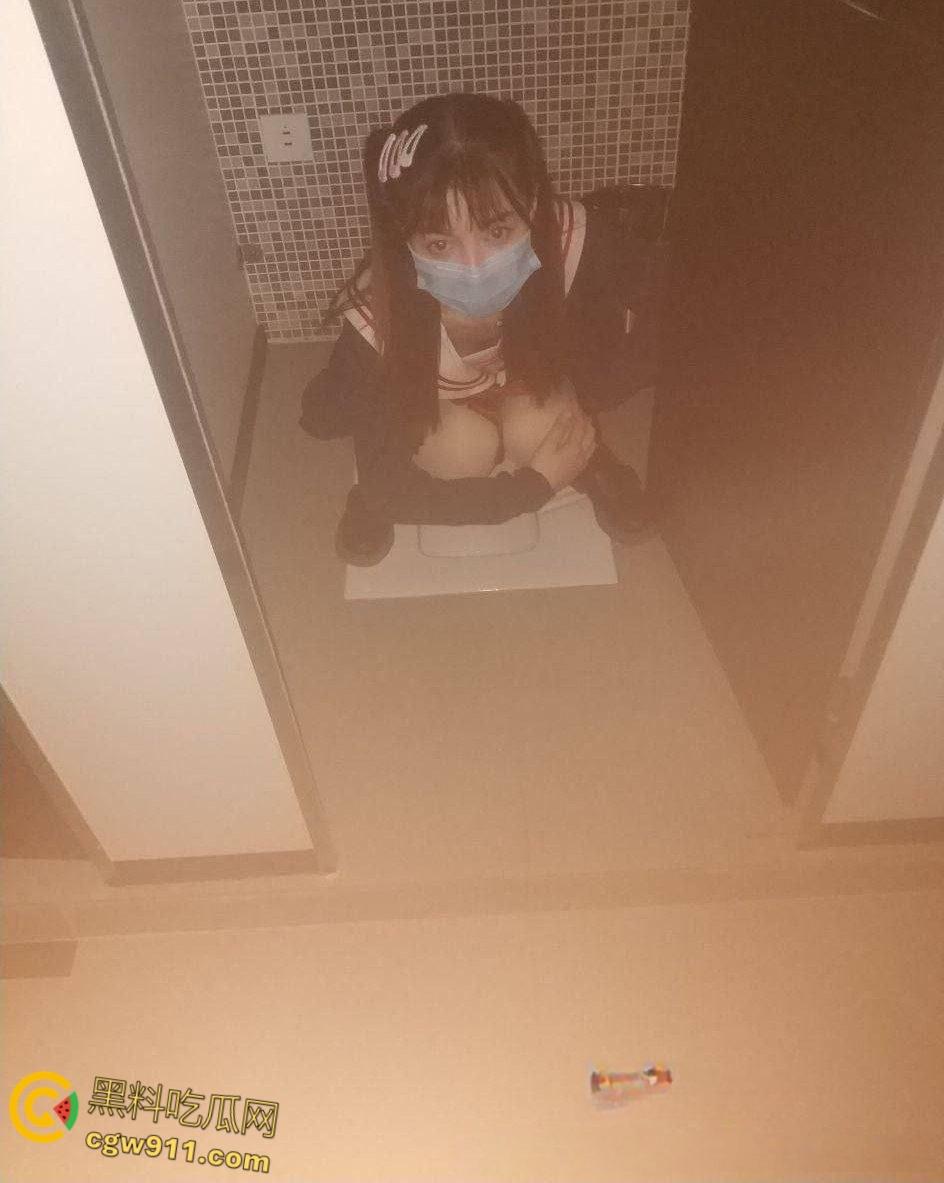 海南大学大二学妹【刘茜】,父母眼里的乖乖女,暑假出租房穿着情趣黑丝,被男友无套侧入猛干,淫叫声超级浪 !-6