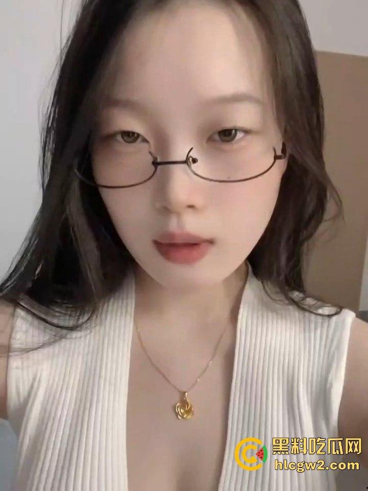 快手网红【玫瑰888】大秀完美身姿,榜一大哥怒砸重金却只给看不给草,爆料全因不爽!-9