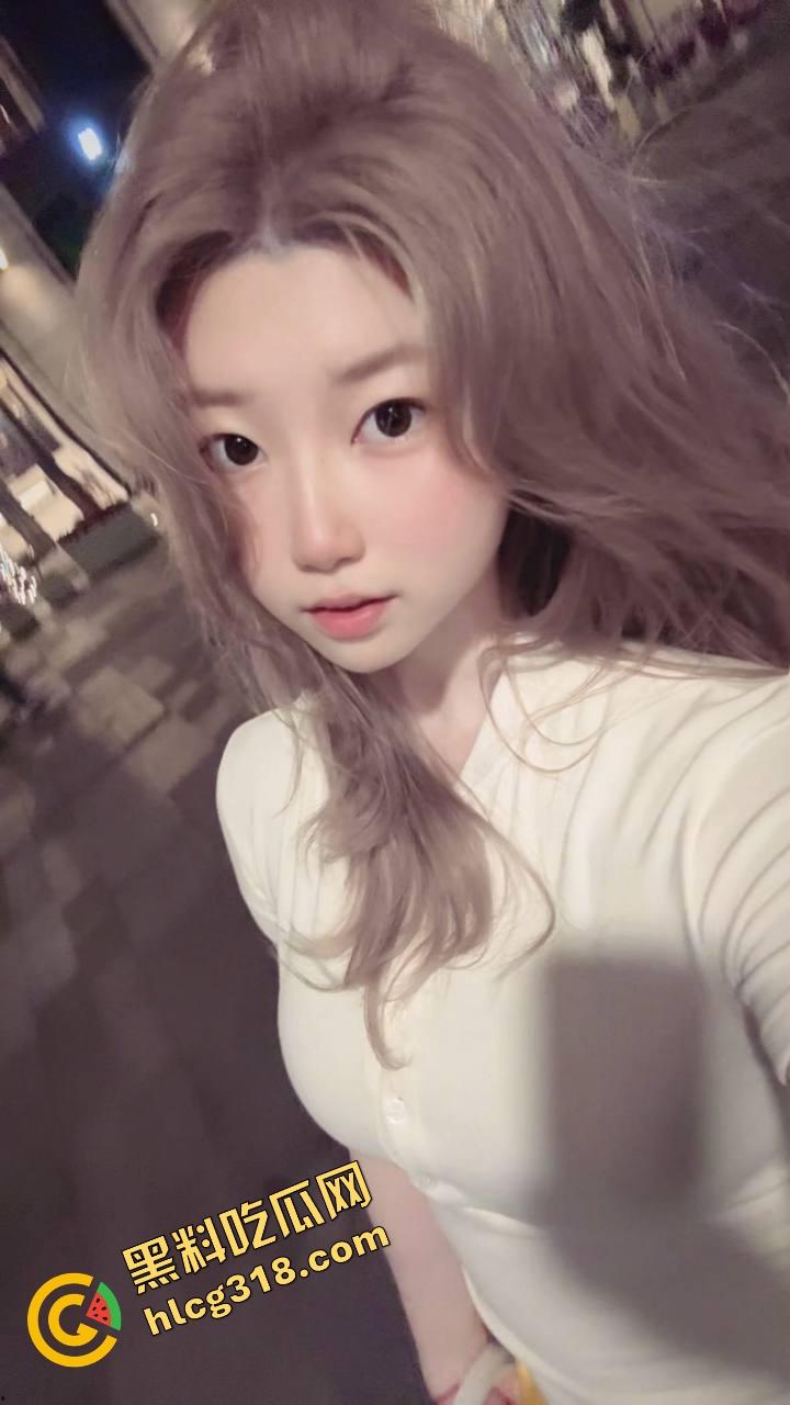 魔都高冷女教师白天板着脸讲课，晚上换身黑丝高跟被后入操到流涎 自拍湿成狗 全程偷拍反差感拉满！-2