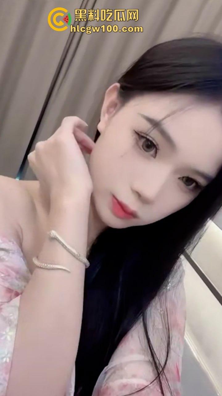 深圳外围女神【南山汤圆】穿衣是高不可攀的女神 脱衣是淫荡下贱母狗 这身材太完美了-1