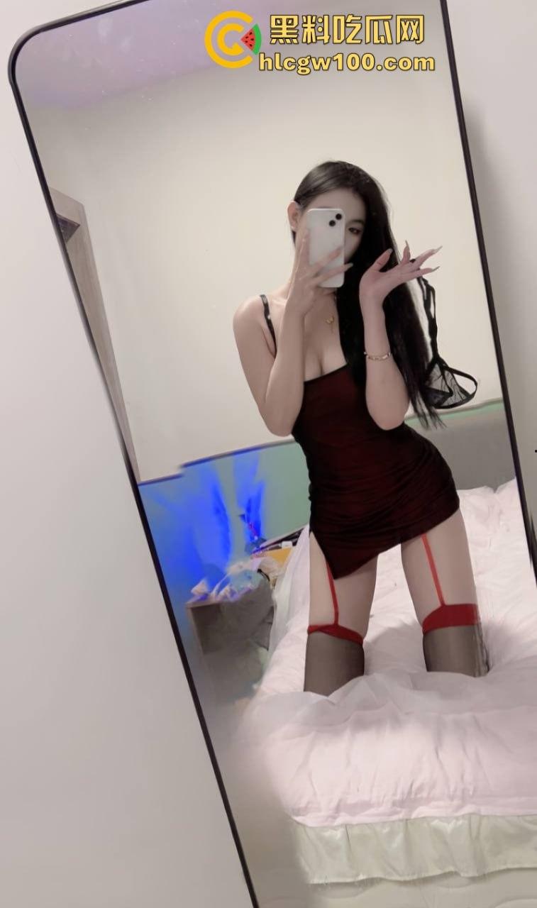 深圳外围女神【南山汤圆】穿衣是高不可攀的女神 脱衣是淫荡下贱母狗 这身材太完美了-2