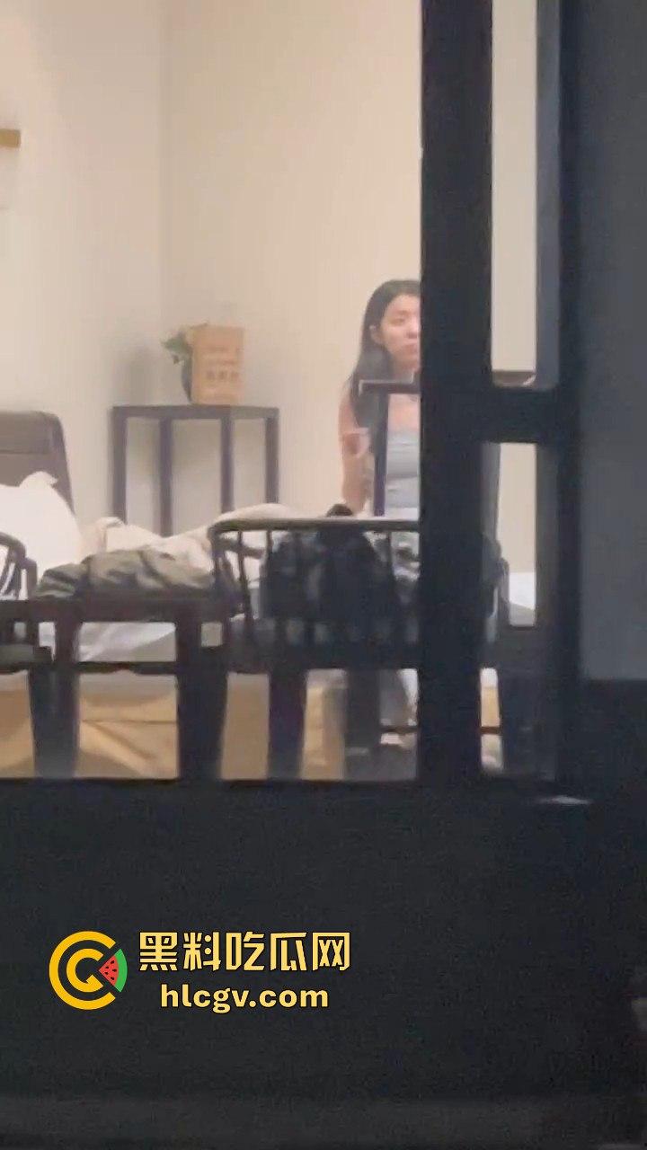 天津现代传媒职业学校马老师带学生写生写进酒店? 还故意不关窗帘，向学生炫耀？不料其他学生拍下发学校网！-9