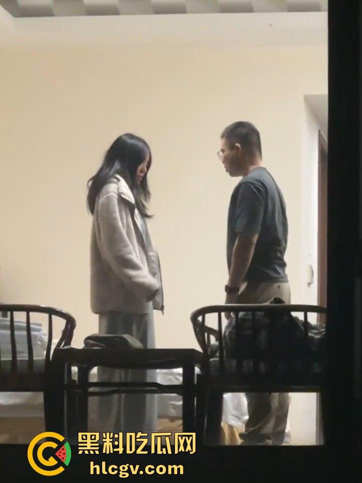 天津现代传媒职业学校马老师带学生写生写进酒店? 还故意不关窗帘，向学生炫耀？不料其他学生拍下发学校网！-14