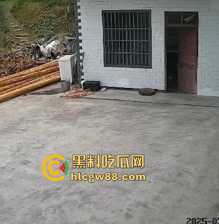 没煮你饭啊！你怎么就怎么就这么自来熟呀？飞车党直飞大爷家 坐等开饭 只见其车不见其人。-7