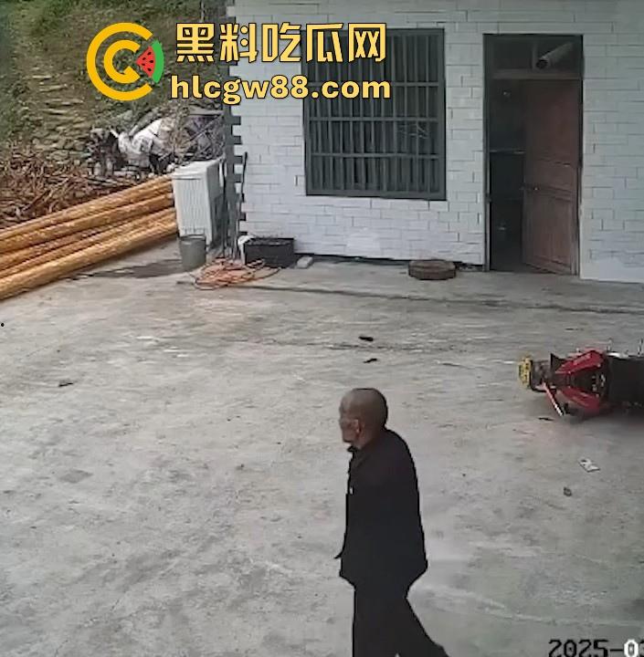 没煮你饭啊！你怎么就怎么就这么自来熟呀？飞车党直飞大爷家 坐等开饭 只见其车不见其人。-13