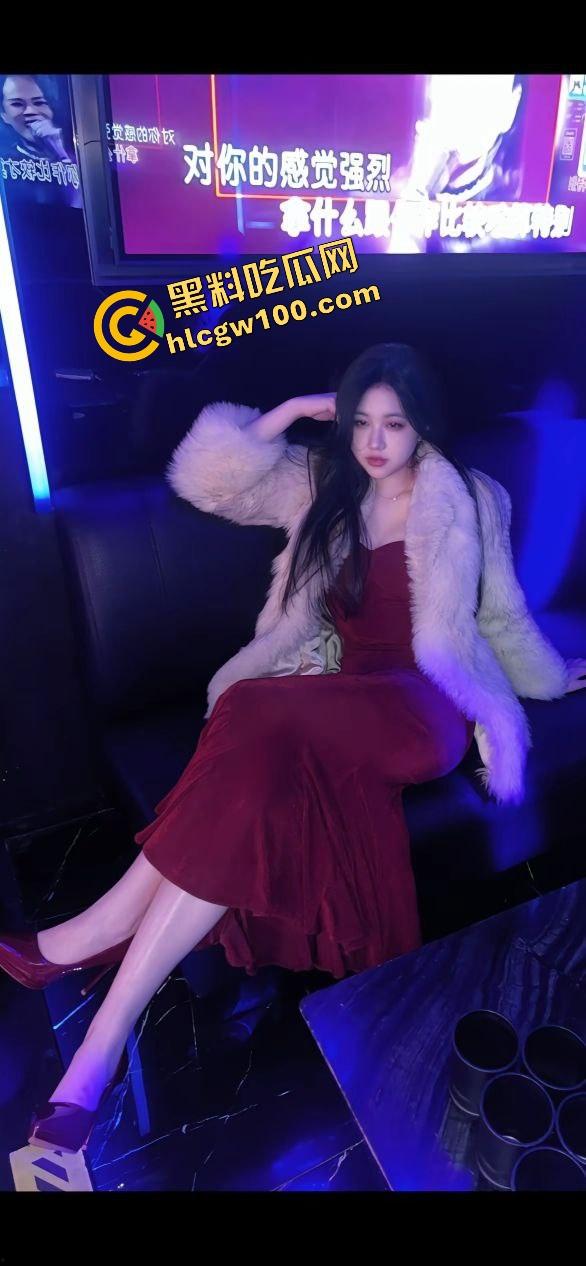 北海宾利富二代爆操丰满骚鸡【周白芸】各样姿势塞满肉棒榨精，爆插白虎淫叫性爱！独家曝光流出！-4