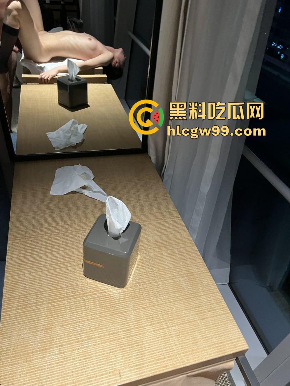 警花『张津瑜』的家宴传奇,现任老公家人认证,瓜圈真神再现江湖,天不生张津瑜,瓜圈万古如长夜!-8