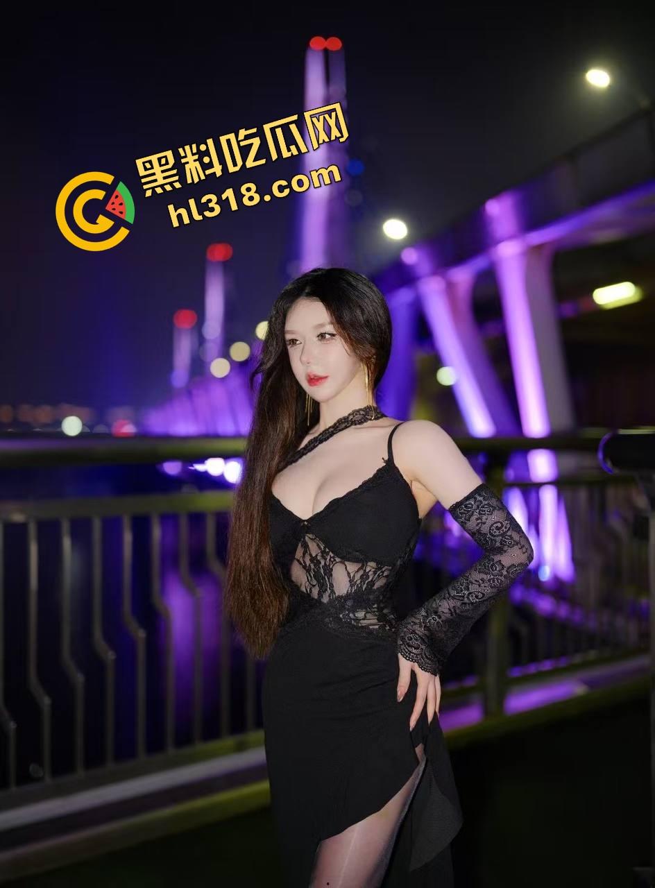 史上最嫩粉嫩小穴被大腿粗巨屌撑爆，操喷到精液糊满穴口一进一出就地震，奶白浆喷成瀑布流！-1