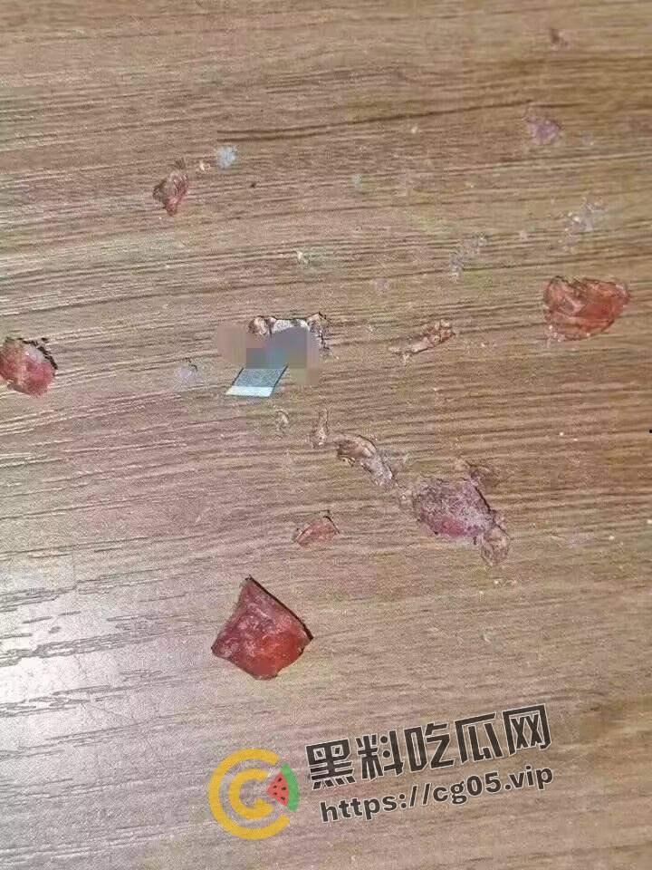 济南幻樱漫展投毒事件!多人在漫展收到免费赠送的零食中发现刀片 药丸等异物 附上相关报道以及漫展骚货视频-5