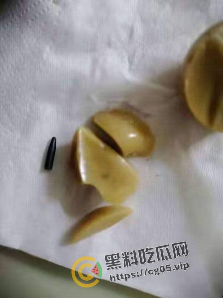 济南幻樱漫展投毒事件!多人在漫展收到免费赠送的零食中发现刀片 药丸等异物 附上相关报道以及漫展骚货视频-6