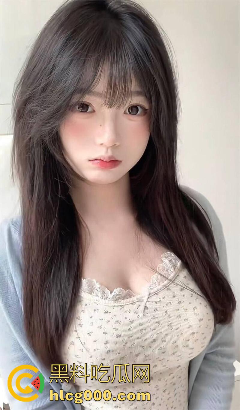 晋中卫生学校【韩林霏】，清纯颜值眼镜巨乳嫩妹，勾引有钱大叔大胆自慰，粉嫩美乳太撩人了！-2