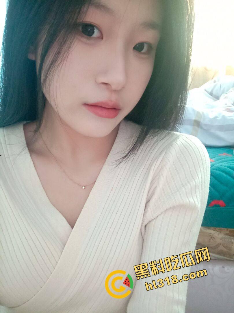 宁波万象城柜姐『赵媛幂』天生白虎馒头逼,极品小穴光蹭牛子就让人爽飞,大哥太多一月都约不到一次!-1