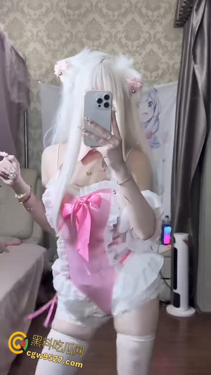 快手清纯系女网红【乔崽崽】，大尺度福利私拍，童颜嫩乳小仙女揉穴淫荡自慰，在线求操极致反差 !-3