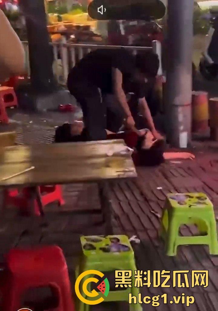 吵架吵成命案！烧烤摊男子聊天被女子嫌吵，竟拔刀相向当场捅人！-4