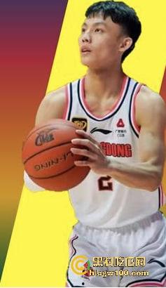 CBA赛场成啦啦队透明高跟的秀场，球迷目光全被那双高跟吸引，比赛啥的都无所谓！-3