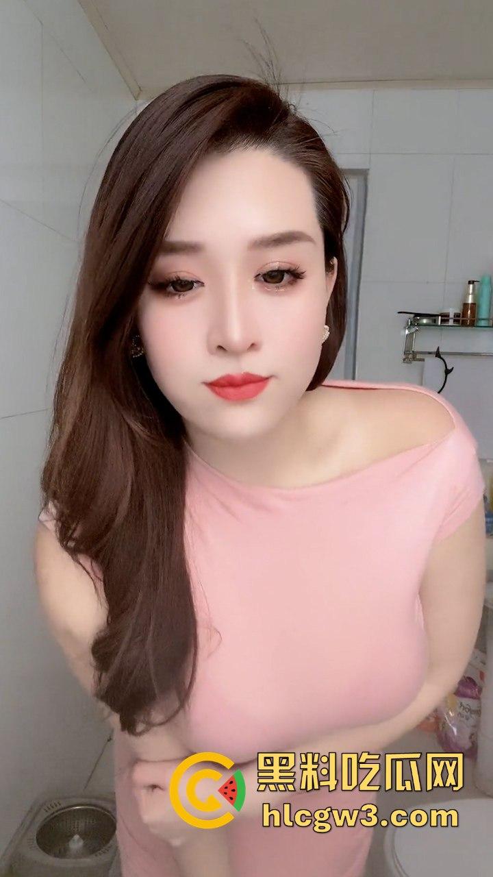 抖音巨乳网红 牛奶秋刀姨 最新微密圈 作品合集 高铁上的黑丝爆乳秋刀姨-7