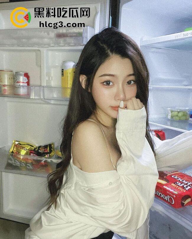 台湾高雄性感E乳美甲师【ChloeLin】沦为摄影师的母狗 不雅性爱视频泄密曝光-1